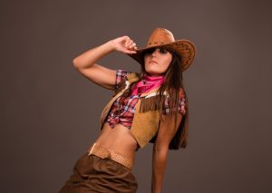 Saiba como escolher o chapéu de cowgirl certo para você