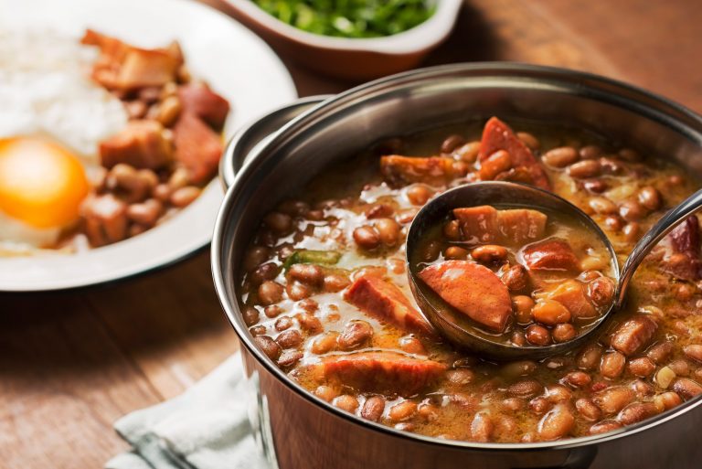 Aprenda a fazer um feijão gordo e saboroso