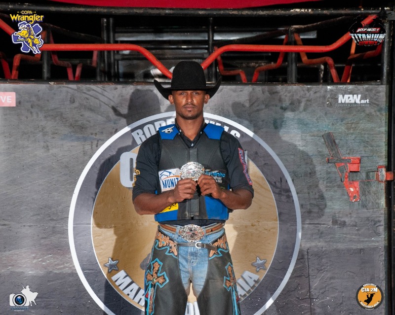 Ekip Rozeta realizou Titanium Cowboy com sucesso Campeonato fez um rodeio solidário, transmitido online, e arrecadou doações em evento histórico