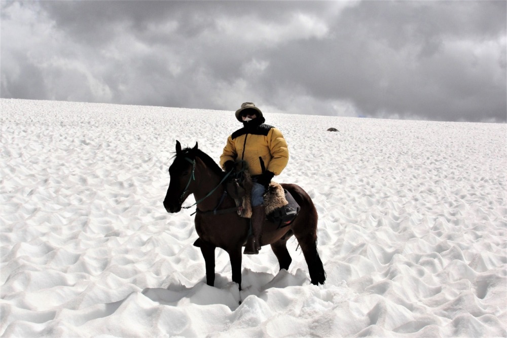 Expedição nos Andes – cavalgando na neve Paulo Junqueira nos conta sobre essa viagem espetacular que ele fez na neve pelos Andes