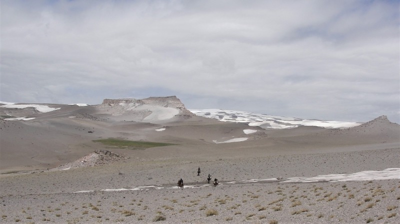 Expedição nos Andes – cavalgando na neve Paulo Junqueira nos conta sobre essa viagem espetacular que ele fez na neve pelos Andes