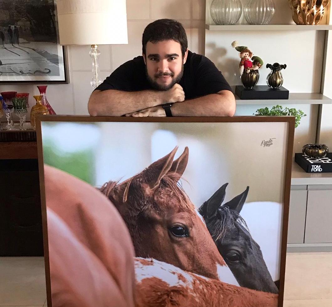 Nando Moraes exerce sua paixão pelos cavalos agora através da fotografia Nascido e criado em meios aos cavalos, o publicitário e fotógrafo também já foi competidor das modalidades Seis Balizas e Três Tambores