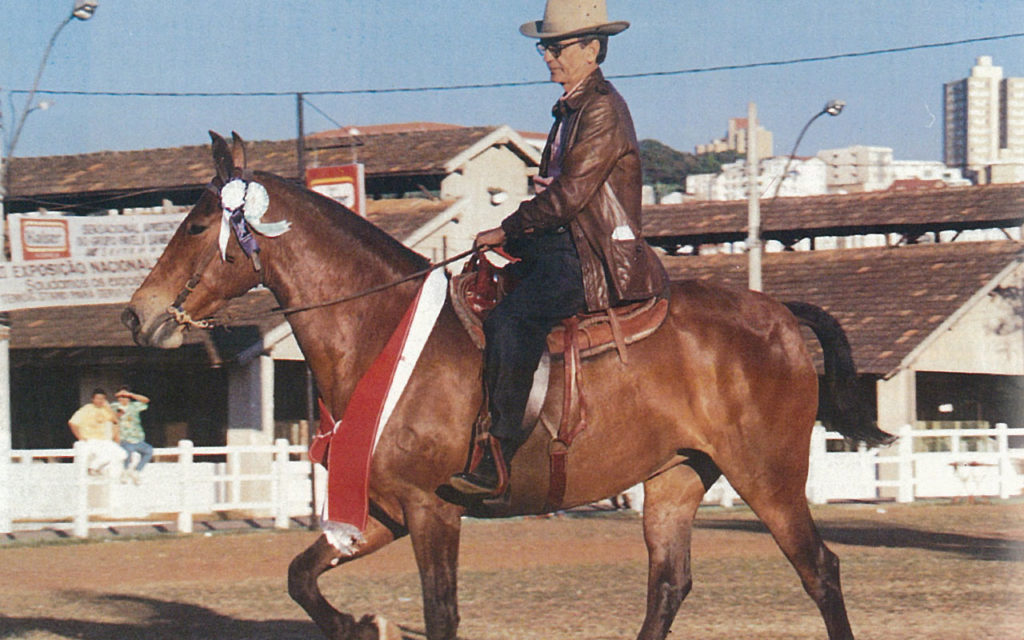 calciolandia-Dr Gabriel Andrade montado em Tigela da Calciolândia, durante a Nacional de 1988