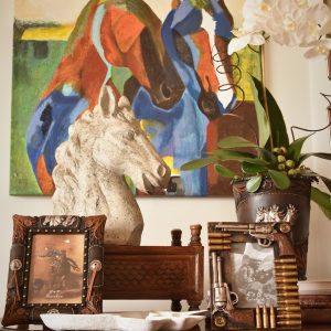 Aposte em quadros de cavalos para personalizar os ambientes da sua casa