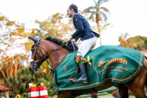 Cavaleiro olímpico Stephan Barcha fatura GP no Haras Agromen