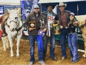 Junior Nogueira é campeão mundial AQHA Laço Cabeça