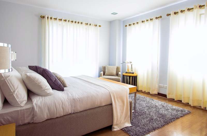 Multifuncional, o tapete é um item indispensável na hora de pensar a decoração de qualquer ambiente em sua casa; dicas para comprar o ideal