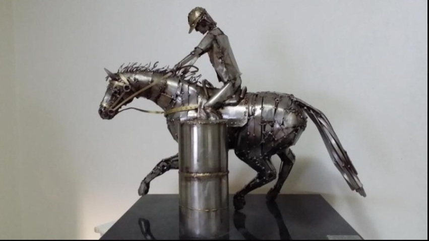 Com ateliê na região de campinas, Zê Vasconcellos traduz em cavalos de aço e metal sua paixão pela arte e pelo campo; obras símbolos rurais