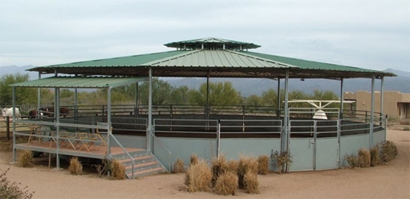 O redondel para cavalos é um tipo de arena redonda muito comum na maioria dos haras, centros de treinamento e hípicas espalhados pelo Brasil