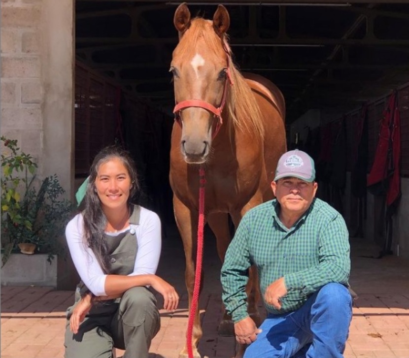 Karoline Rodrigues reproduz a seguir um texto que fala sobre as melhores práticas para manter o trabalho em equipe de quem lida com cavalos
