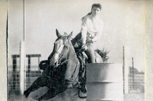 Jane Mayo é tricampeã mundial da Girls Rodeo Association