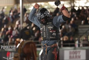 Brasileiro Junior Patrik surpreende especialistas da PBR