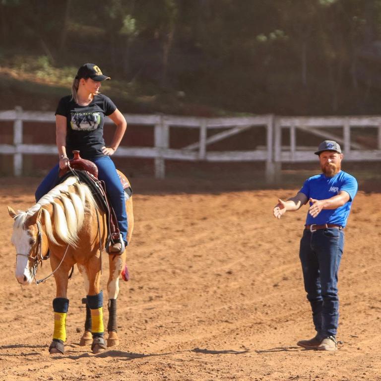 Administradora, Carol Heinzen divide seu tempo entre a capital São Paulo e Holambra para poder treinar e ficar perto dos seus cavalos