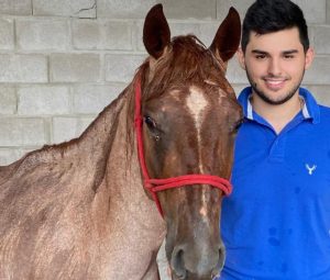 Jovem empreendedor supera adversidade para seguir com sua criação