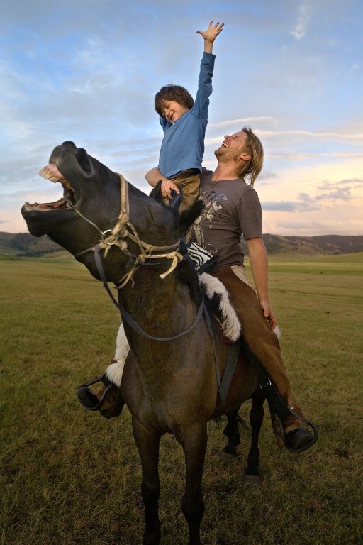 The Horse Boy é o título de um livro autobiográfico e um documentário que mostra como o cavalo pode curar e mudar a vida das pessoas