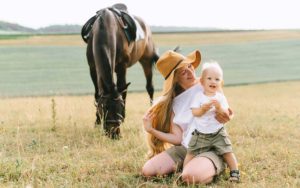 Mamães do cavalo contam como voltar ao trabalho depois do bebê