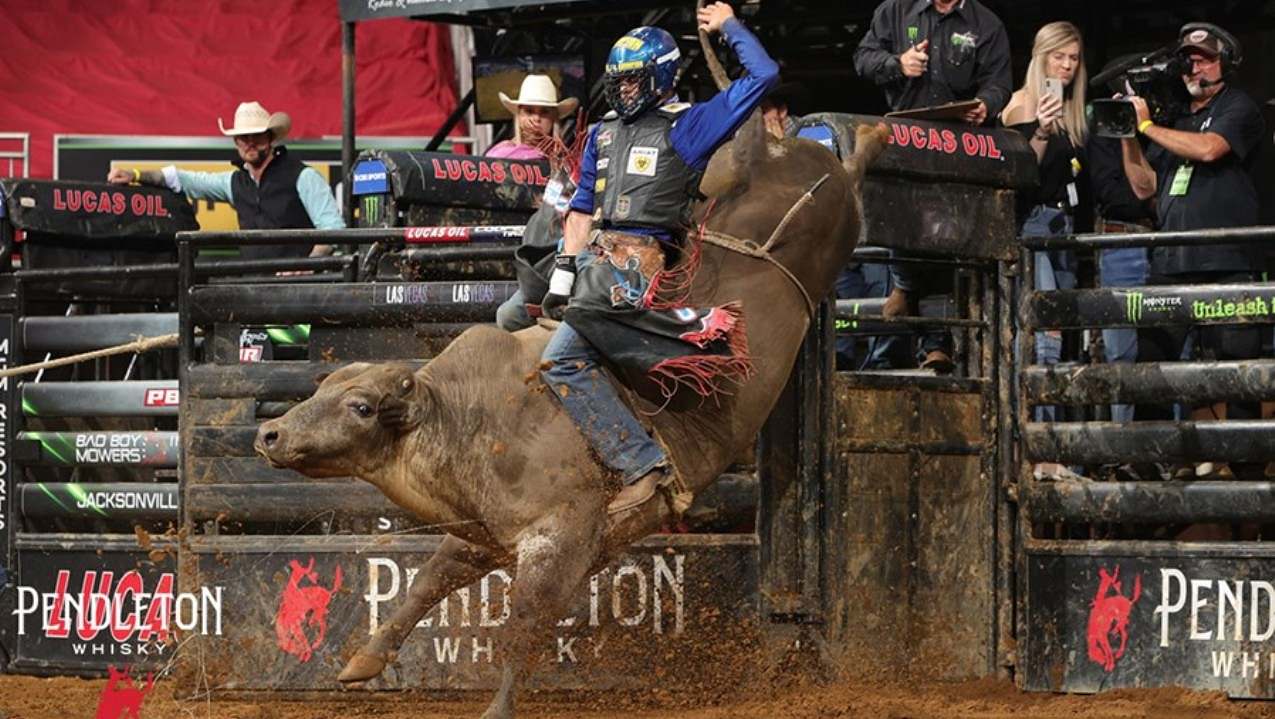 Kaique Pacheco assume liderança da PBR após Jacksonville