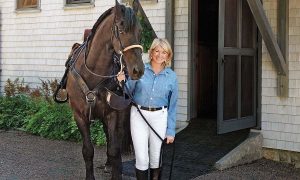 Celebridade americana, Martha Stewart é apaixonada pelo cavalo Frísio