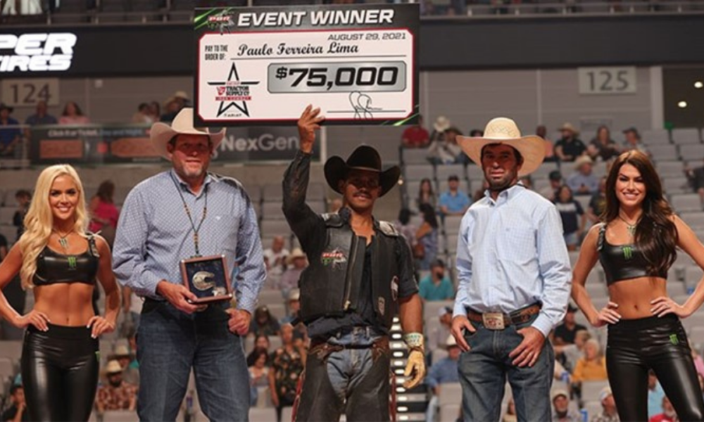 Paulo Lima vence o Iron Cowboy 2021 da PBR no Texas