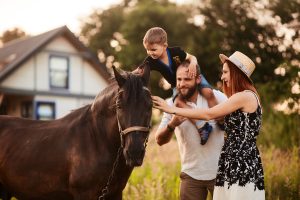 Passeios a cavalo são opção para as crianças nas férias