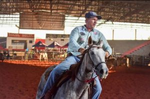 Iris de Lima ministra curso de Team Penning em Formosa/GO