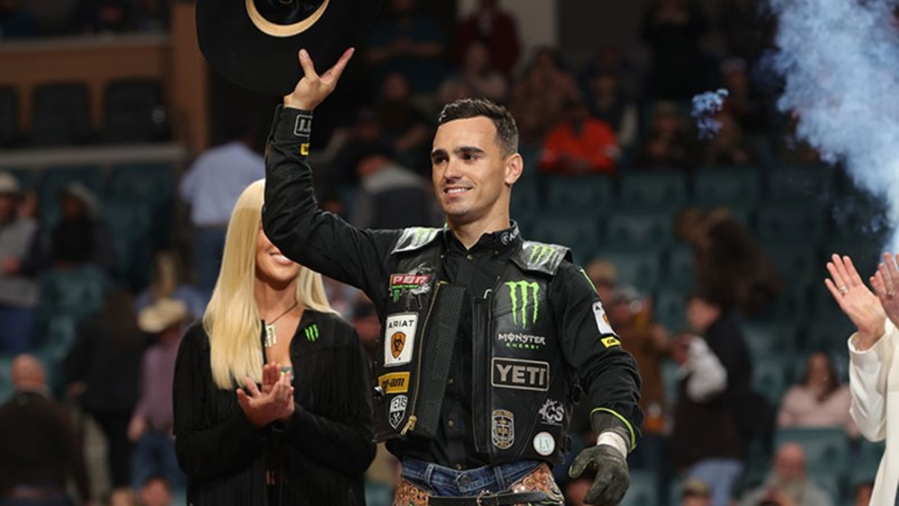 José Vitor Leme faz maior nota da história e conquista bicampeonato mundial  — A Professional Bull Riders