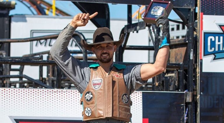 Eduardo de Oliveira conquista seu primeiro título da PBR