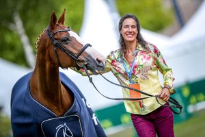 Luciana Diniz volta a defender a bandeira do Brasil