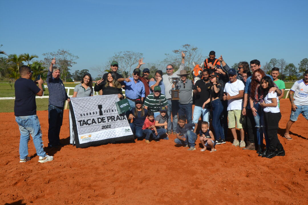 Jockey Club Brasileiro homenageia a joqueta Victoria Mota