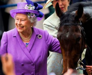 Rainha Elizabeth, monarca mais longeva da história, era amante dos cavalos