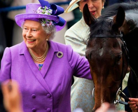 Rainha Elizabeth, monarca mais longeva da história, era amante dos cavalos