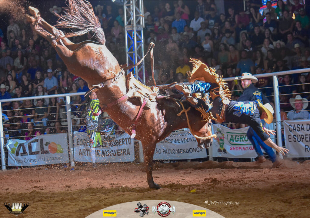 Titanium Cowboy Cutiano traz emoção à arena do Jaguariúna Rodeo Festival