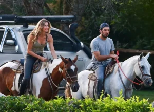 Gisele Bündchen é fotografada cavalgando na Costa Rica com suposto affair