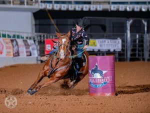 Keyla Polizello vence rodeio da PRCA