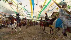 Carnaval a cavalo é tradição em Minas Gerais