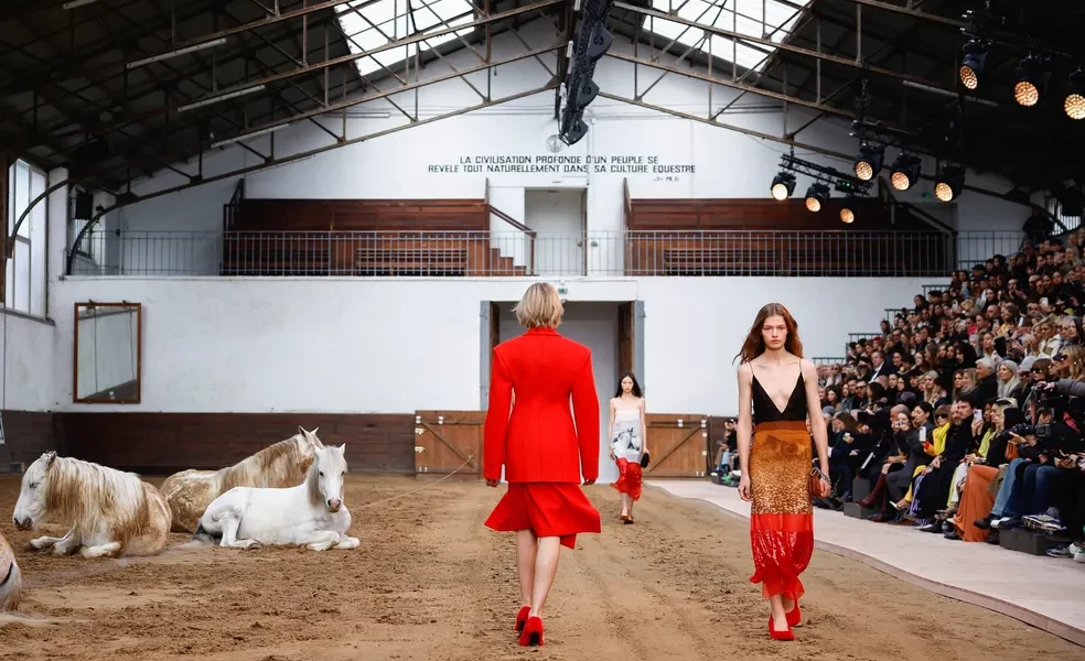 Cavalos marcam presença na Semana de Moda de Paris