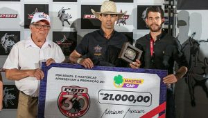 Jean Fernandes esquenta a disputa do ranking da PBR com vitória na 4ª ExpoTelêmaco