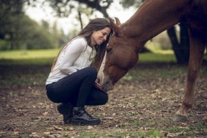 Coach argentina Gloria Juri ministra curso sobre Desenvolvimento Pessoal com Cavalos