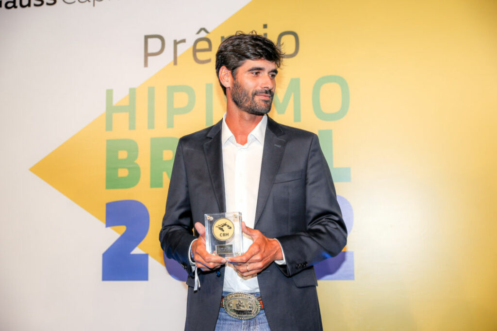 CBH condecorou os melhores atletas de 2022 no Prêmio Hipismo Brasil