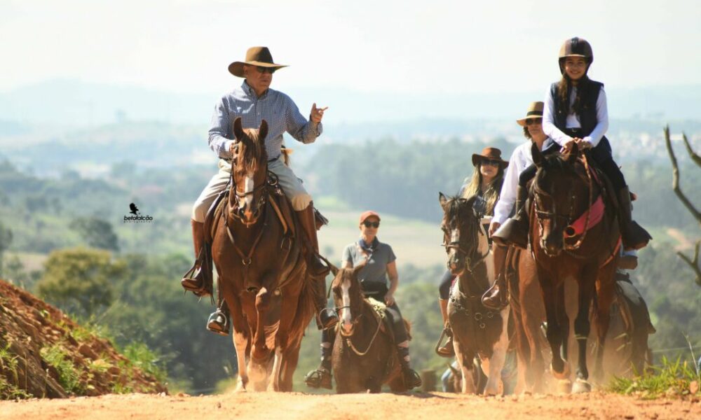 Cavalgada é realizada pelo Núcleo Mangalarga da Alta Mogiana em Capitólio (MG)