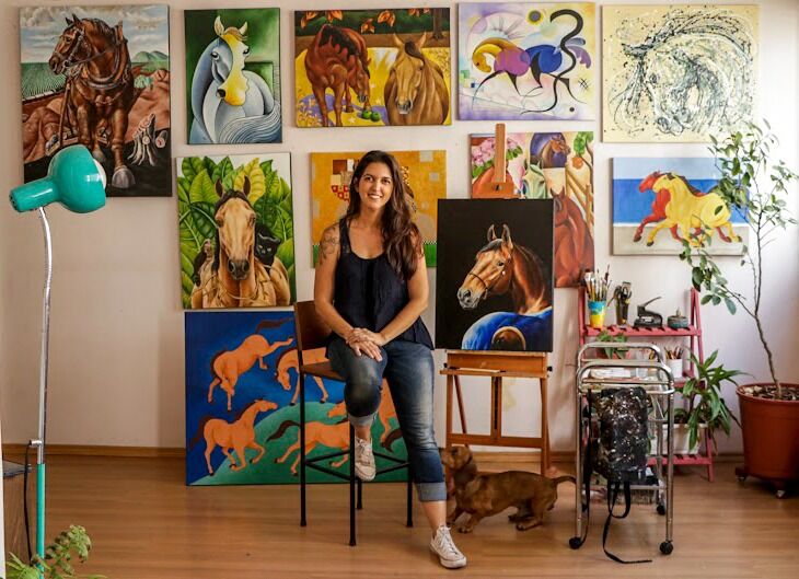 Artista plástica equestre busca apoio para viabilizar o Projeto Entre Crinas e Cores
