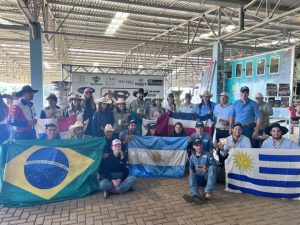 Vencedores da 9ª edição da Super Semana do Tambor comemoram conquista dos títulos