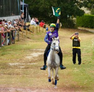 Cavaleiro brasileiro alcança Top 5 no Mundial de Enduro Young Riders 2023 na França