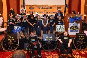 Evento leva famílias e mensagem de esperança à National Finals Rodeo