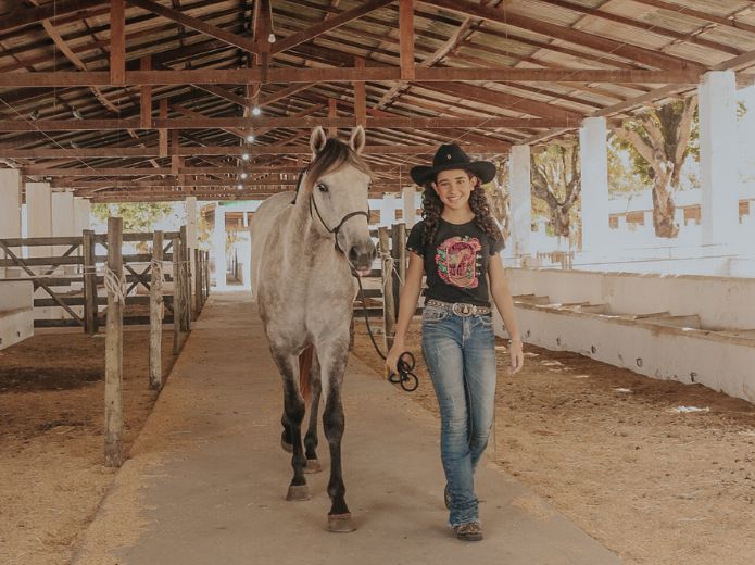 Jovem promessa do Três Tambores ganha cavalo Del Rancho para impulsionar sua jornada no esporte