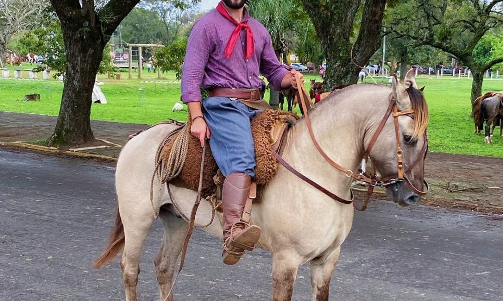 BBB Matteus Amaral leva a vivência com os cavalos para a casa mais vigiada do Brasil