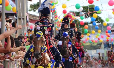 Carnaval em Bonfim (MG) resgata a cultura e tradição com desfile a cavalo