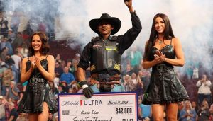 Cássio Dias mantém liderança do ranking da PBR após vitória no final de semana