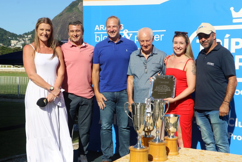 Jockey Club Brasileiro homenageia a joqueta Victoria Mota