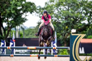 Rafaela Negrini descobriu através do cavalo a sua paixão por ensinar